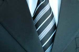 A igreja pode exigir que eu use terno e gravata?