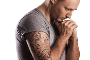 É pecado fazer tatuagem em homenagem a Deus?