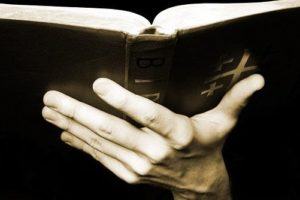 Como melhorar sua leitura da Bíblia em 24 horas ou menos