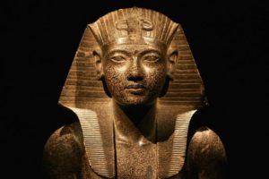 De que forma Deus endureceu o coração do Faraó?