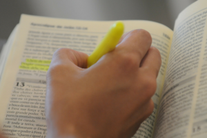 4 coisas que geralmente NÃO fazemos quando lemos a Bíblia