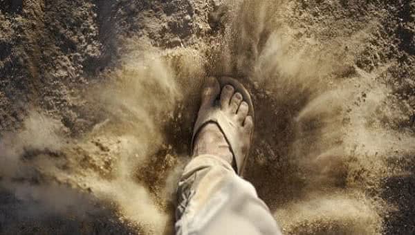 Por que Jesus disse aos discípulos: sacudi o pó dos pés?