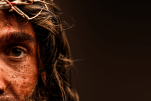 Por que Jesus usou saliva com terra para curar o cego?